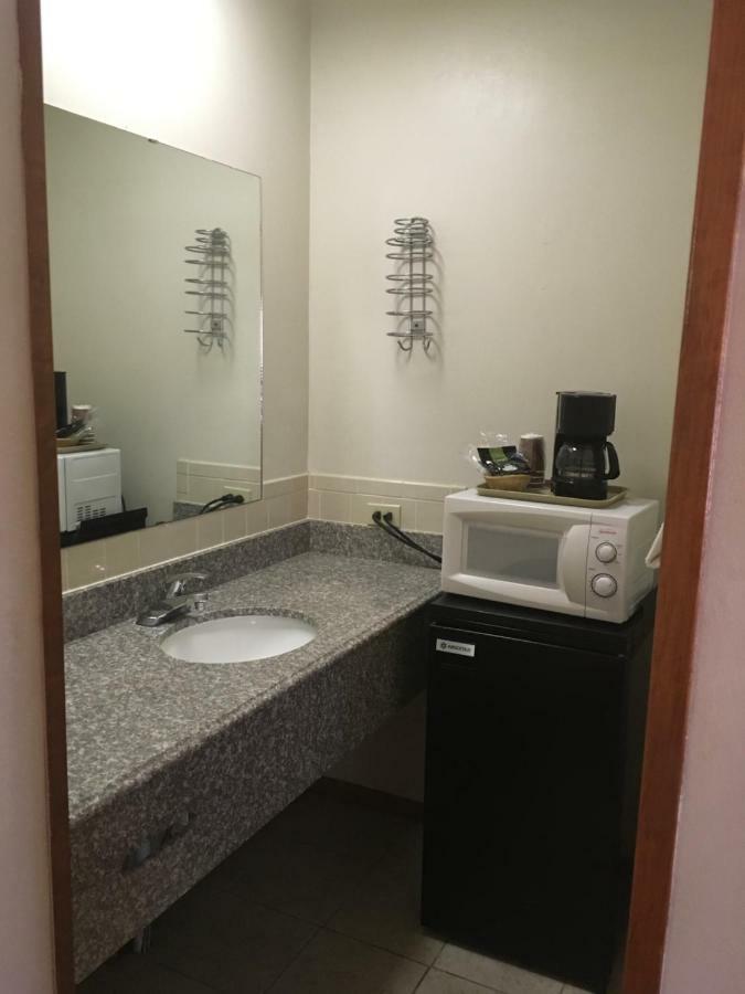 ليبرال Budget Inn Lafonda Motel المظهر الخارجي الصورة
